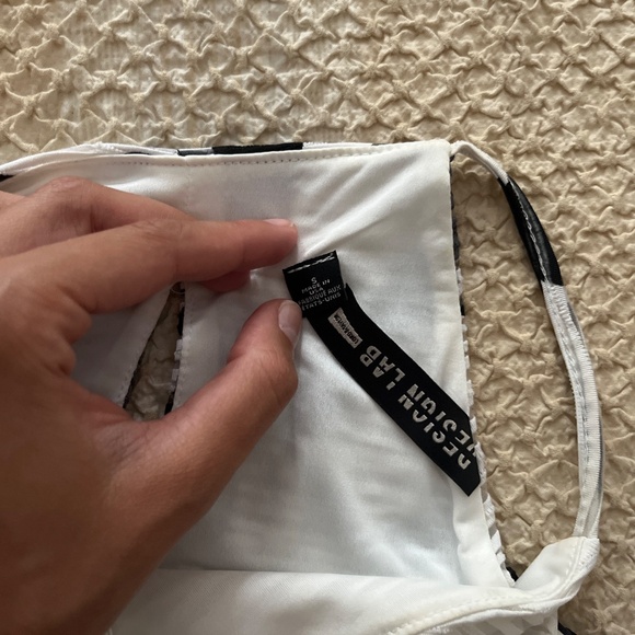 Black and white floral A-line dress - Picture 3 of 4